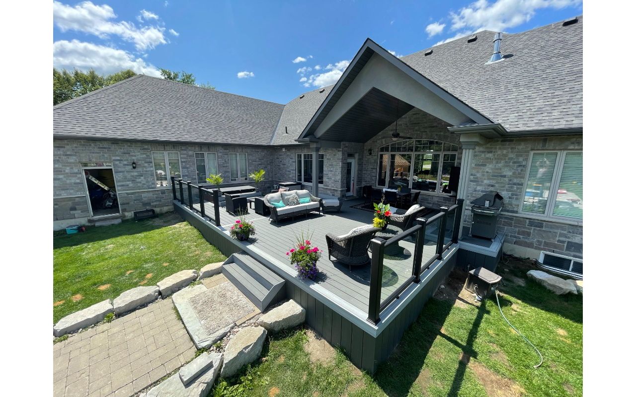 Main: Trex Enhance Basics in Clam Shell. Trim: Trex Enhance Naturals in Foggy Wharf. Contact Align Decking today for your custom composite decking needs. Servicing Toronto, Durham Region, Kawartha Lakes, and the Barrie & Orillia areas.