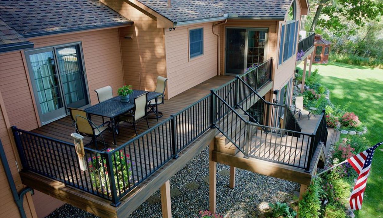 Custom lakefront Trex project in Gladwin, MI.