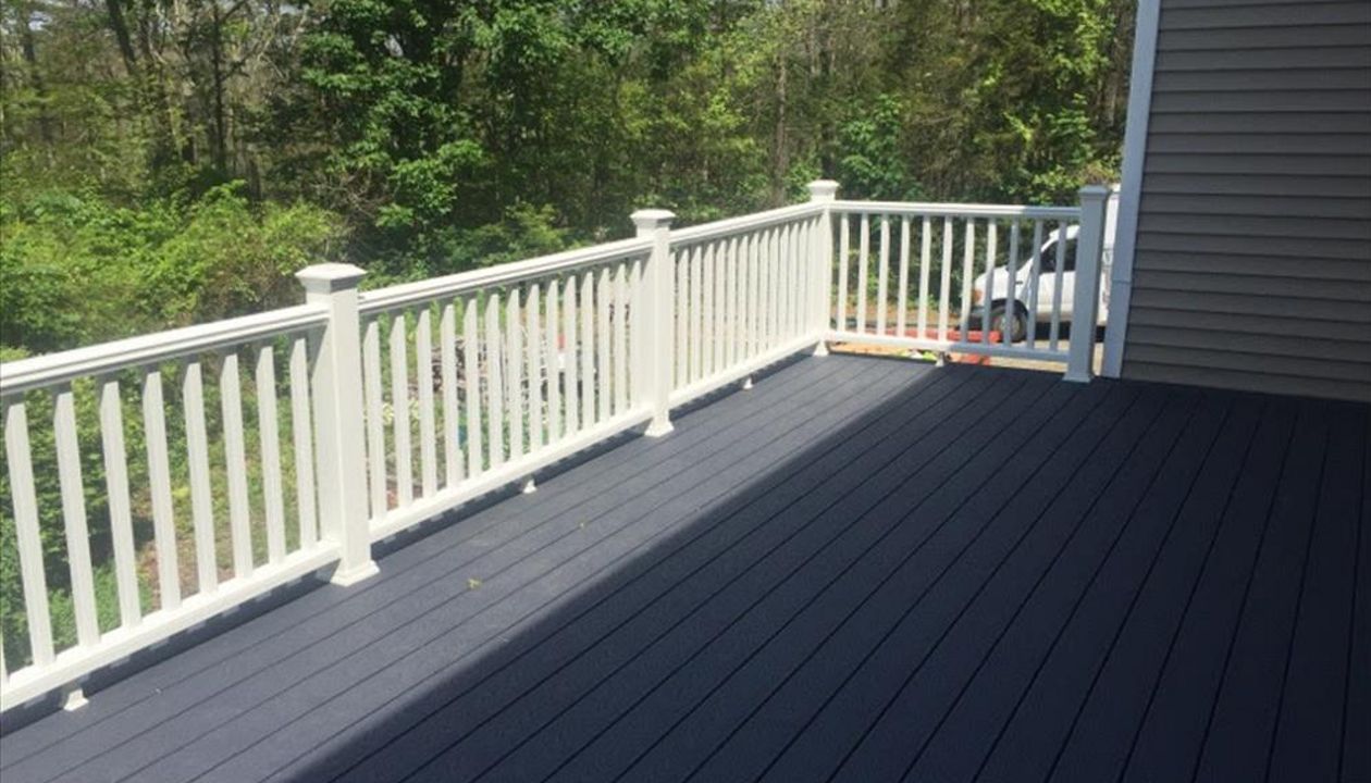 Canterbury, CT Deck