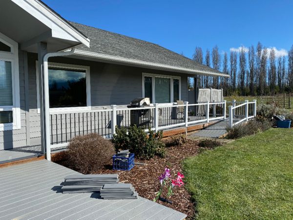 Pebble Grey Trex boards with White Select Railing