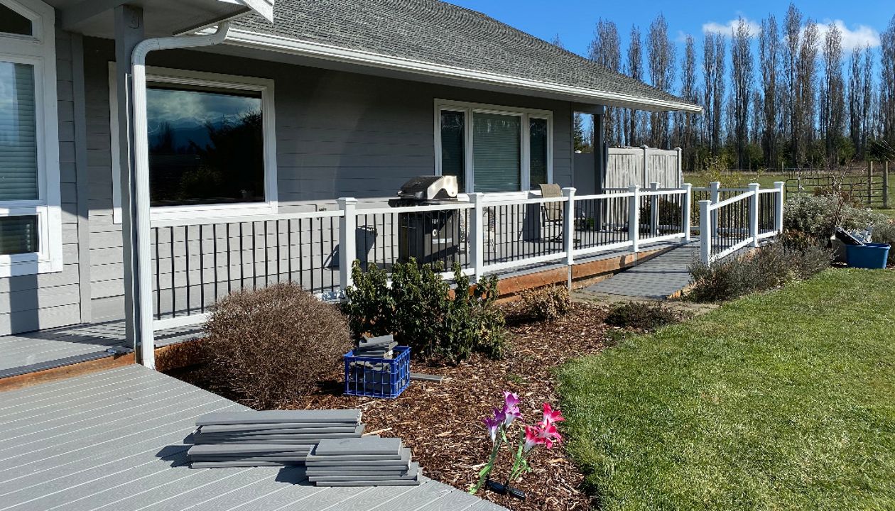 Pebble Grey Trex boards with White Select Railing