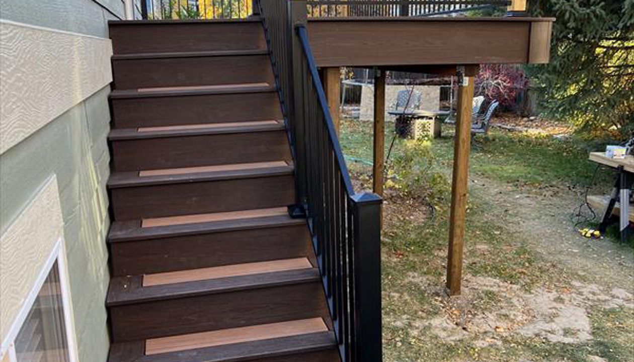 Trex Transcend Tiki Torch & Lava Rock