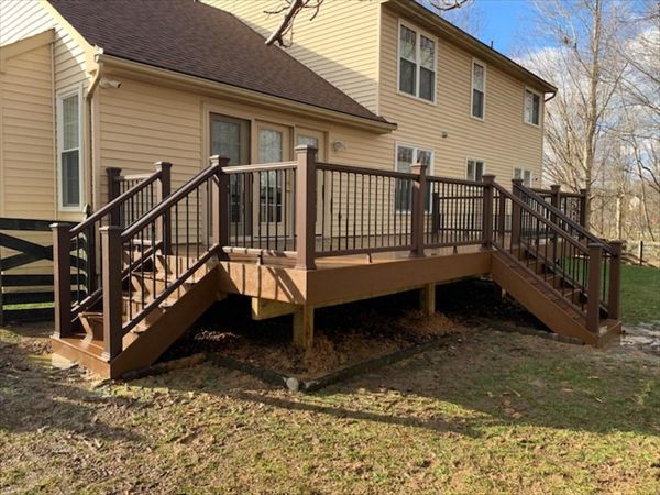 Trex Select Saddle decking with Transcend Vintage Lantern railing.