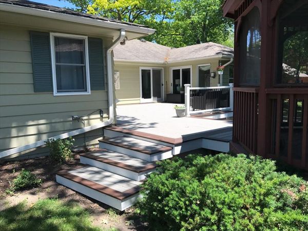 Wide off set stairs with border. Amazing