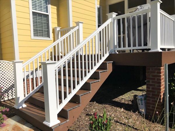 Trex Select Saddle decking & risers make for a sturdy & low maintenance staircase