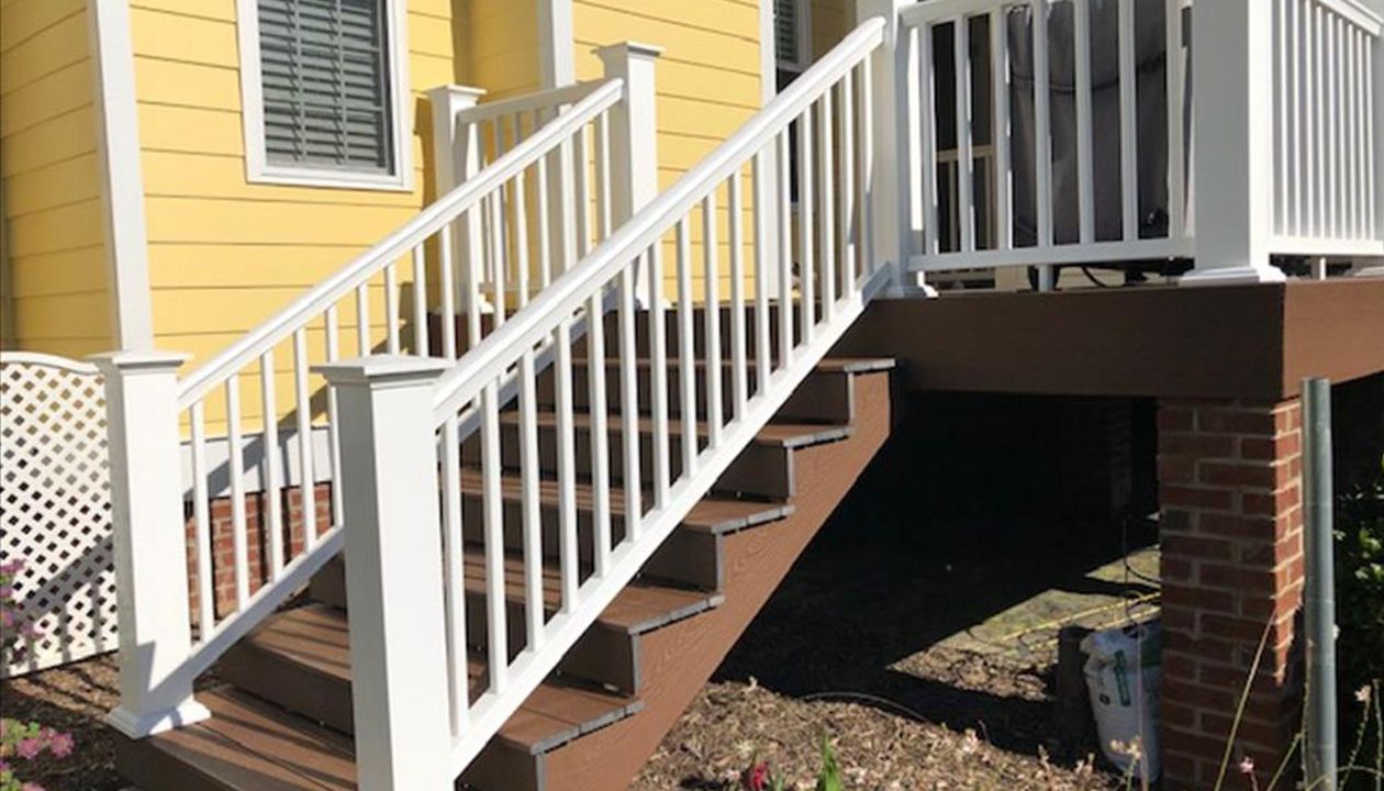Trex Select Saddle decking & risers make for a sturdy & low maintenance staircase