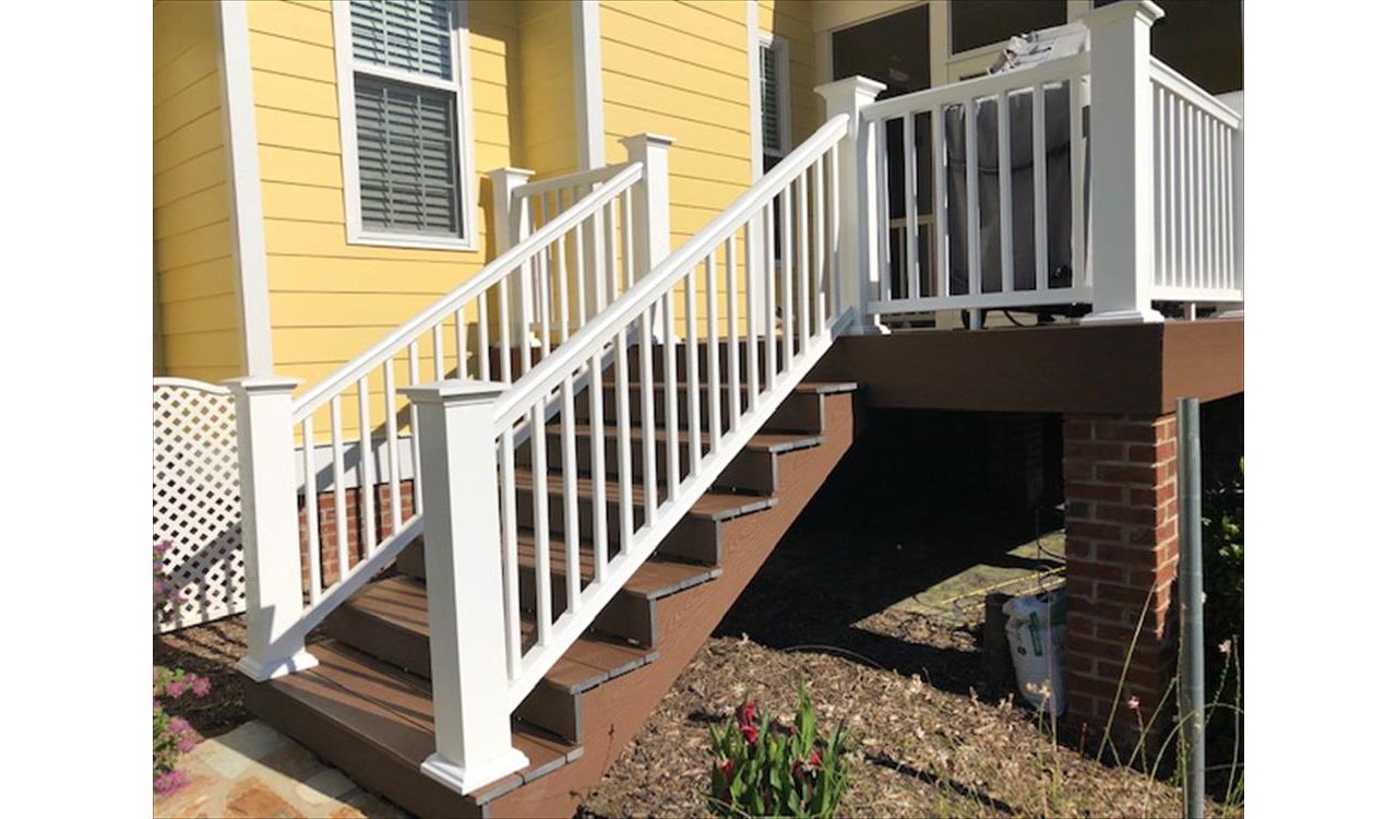 Trex Select Saddle decking & risers make for a sturdy & low maintenance staircase