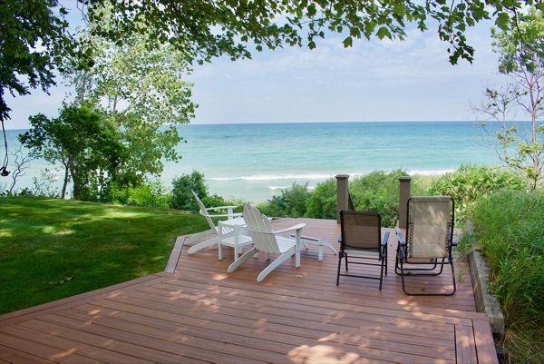 Custom waterfront Trex Transcend deck.