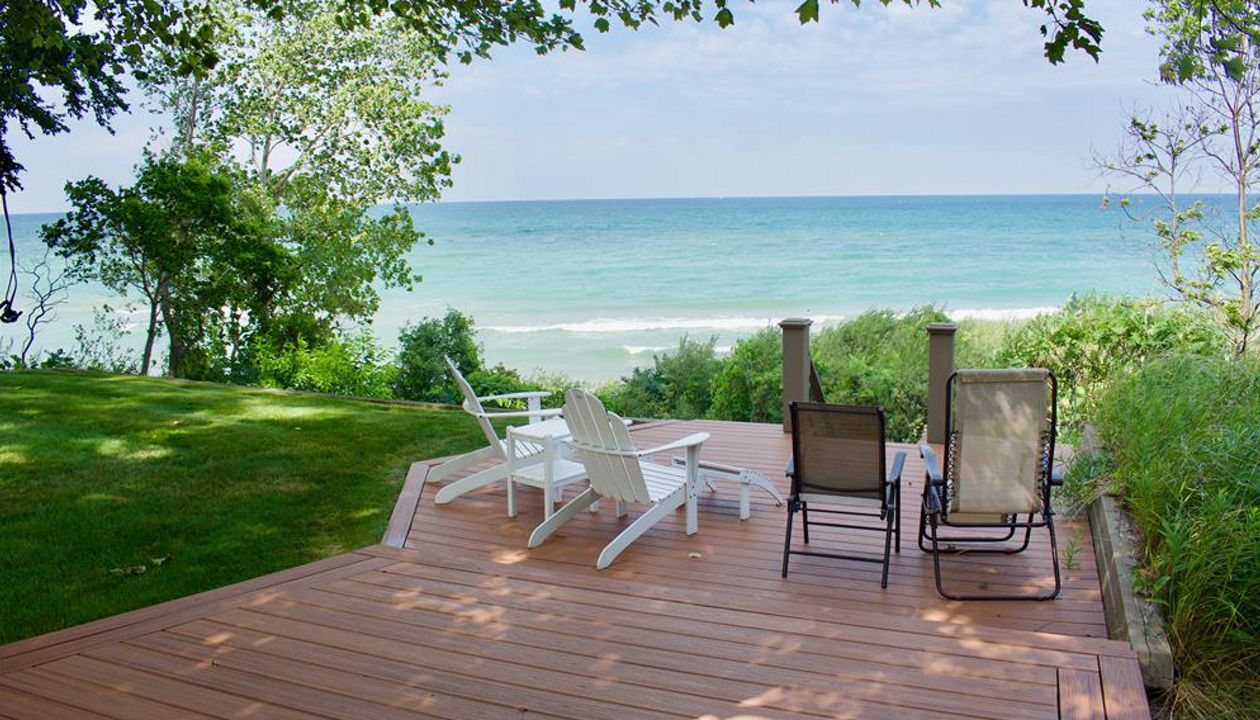 Custom waterfront Trex Transcend deck.