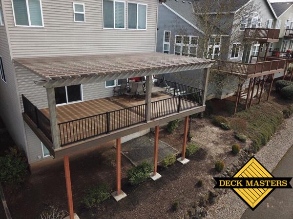 Trex Transcend Havana Gold Deck with Trex aluminum railing and cedar pergola in Happy Valley, Oregon
