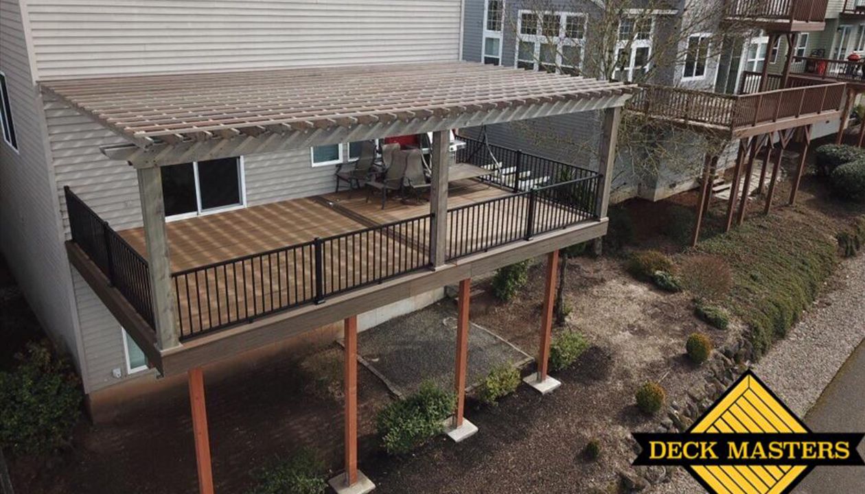 Trex Transcend Havana Gold Deck with Trex aluminum railing and cedar pergola in Happy Valley, Oregon