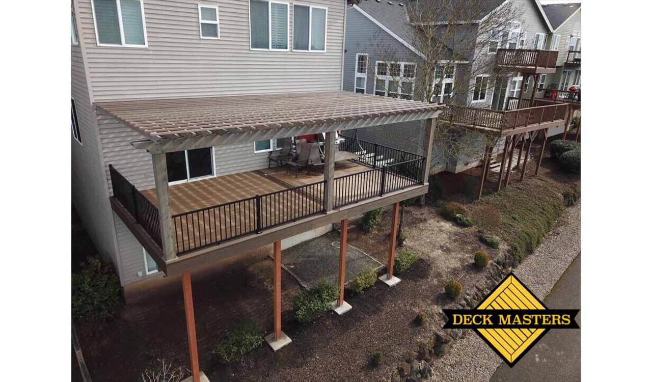 Trex Transcend Havana Gold Deck with Trex aluminum railing and cedar pergola in Happy Valley, Oregon