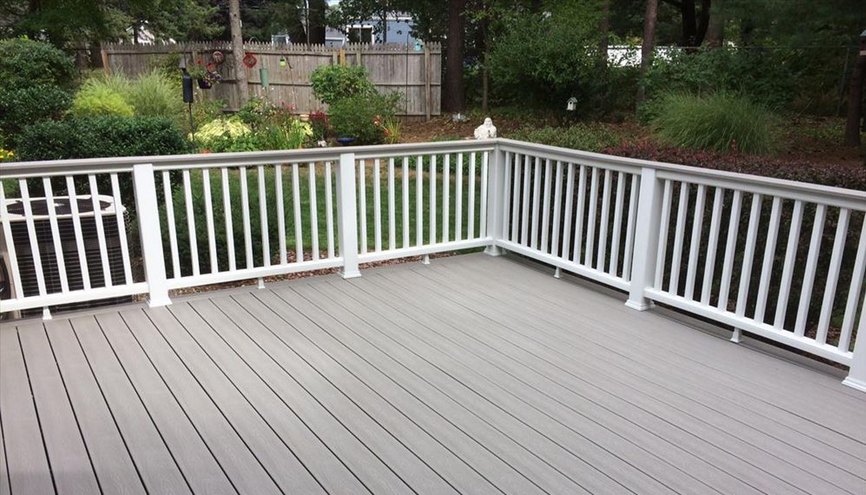 Trex Gravel Path with Transcend cocktail railings