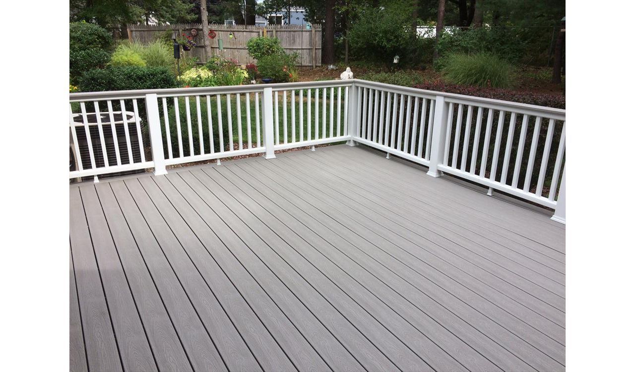 Trex Gravel Path with Transcend cocktail railings
