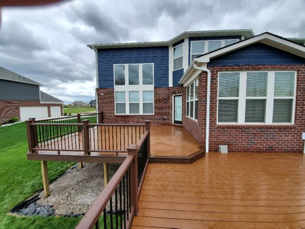 Canton, MI - Saddle Decking - Transcends Railing