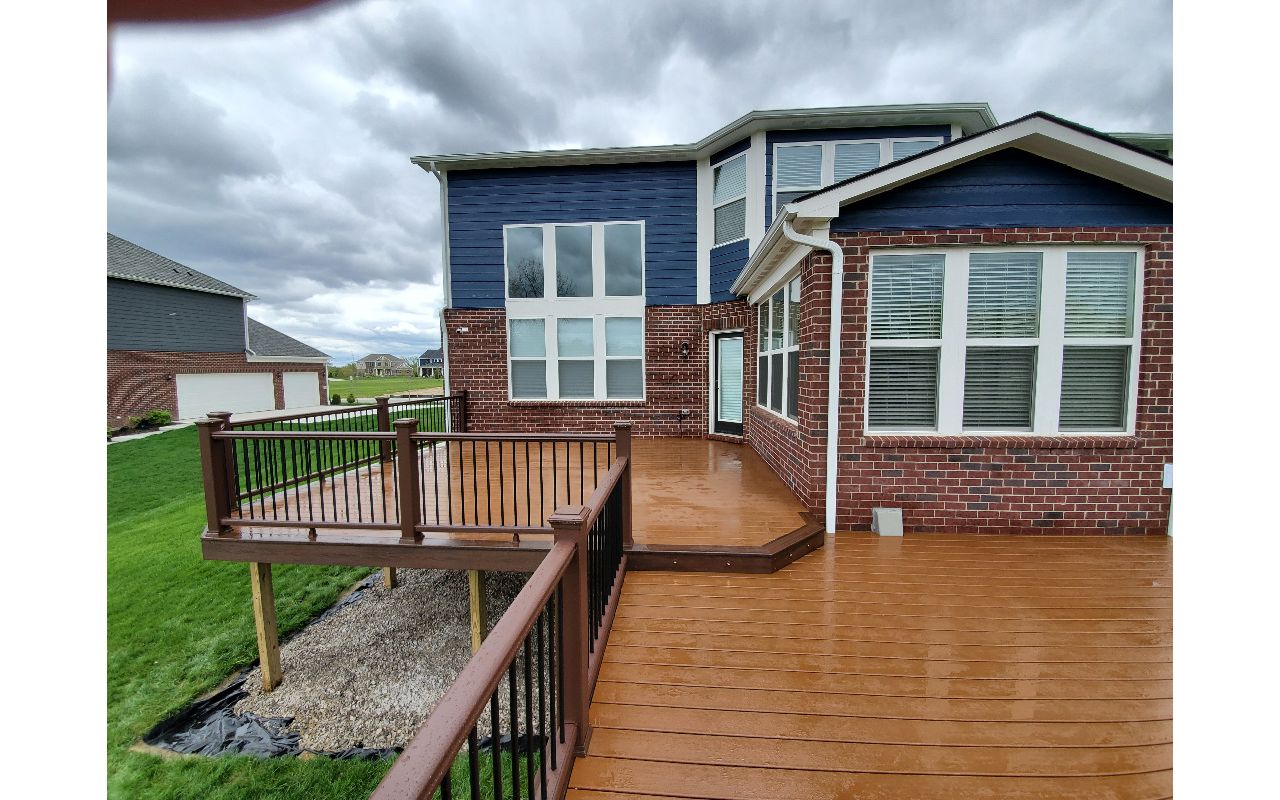 Canton, MI - Saddle Decking - Transcends Railing