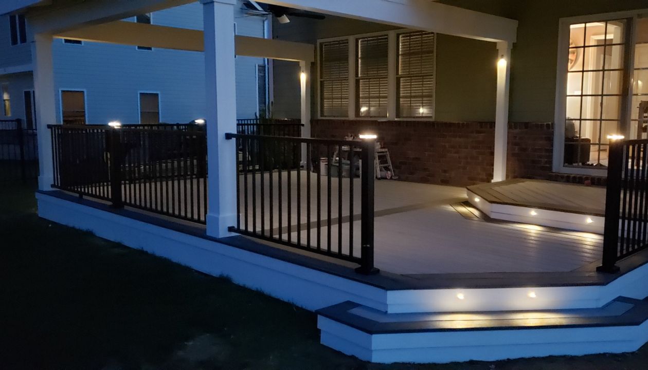 Trex Enhance Foggy Wharf w/ Signature Rails