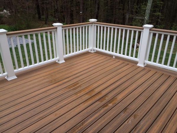 Deck with Havan Gold and White Transcend Railing