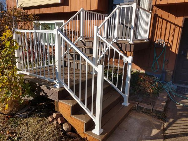 Trex Toasted Sand decking with Trex Signature Aluminum Railings