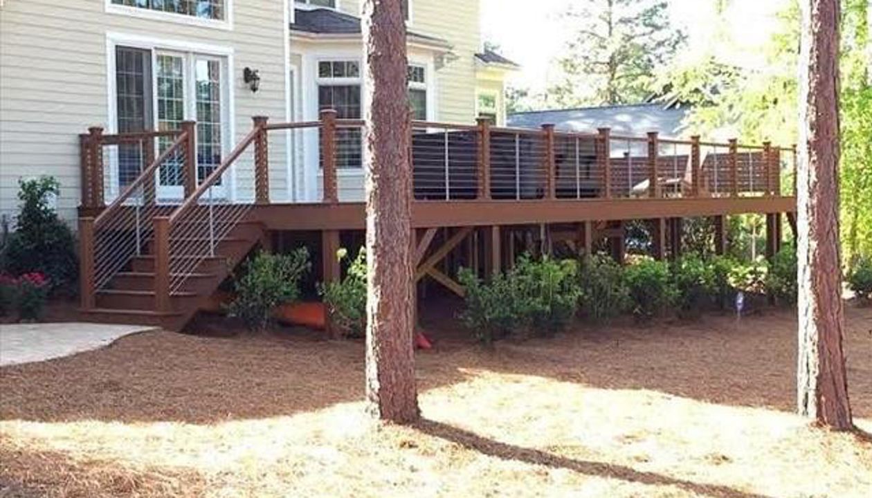 Trex Transcend w/ cable railing on golf course in Pinehurst
