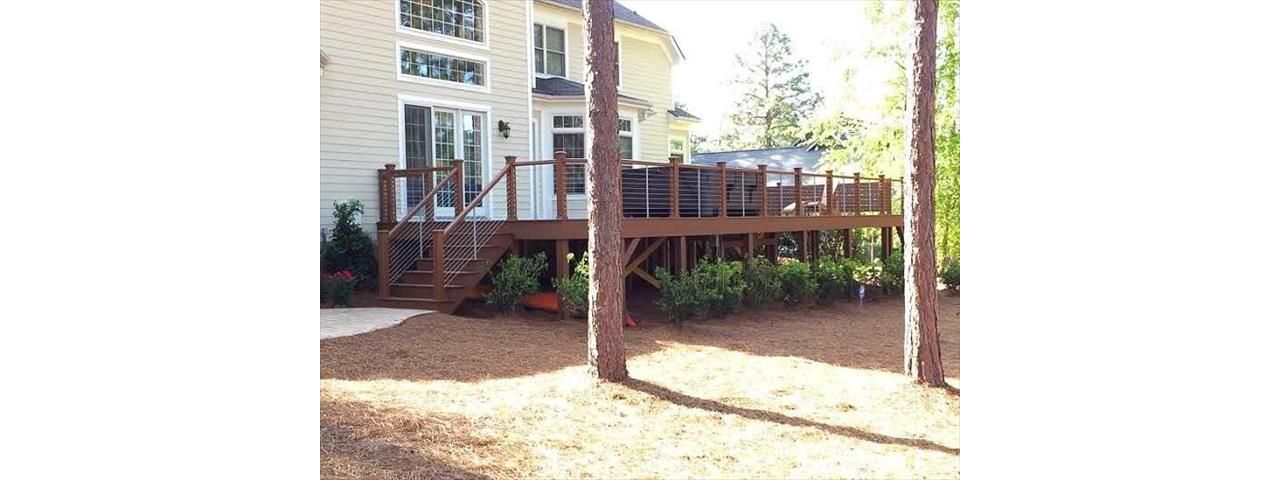 Trex Transcend w/ cable railing on golf course in Pinehurst