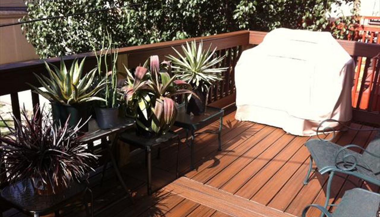 Spiced Rum Trex Balcony and Railing