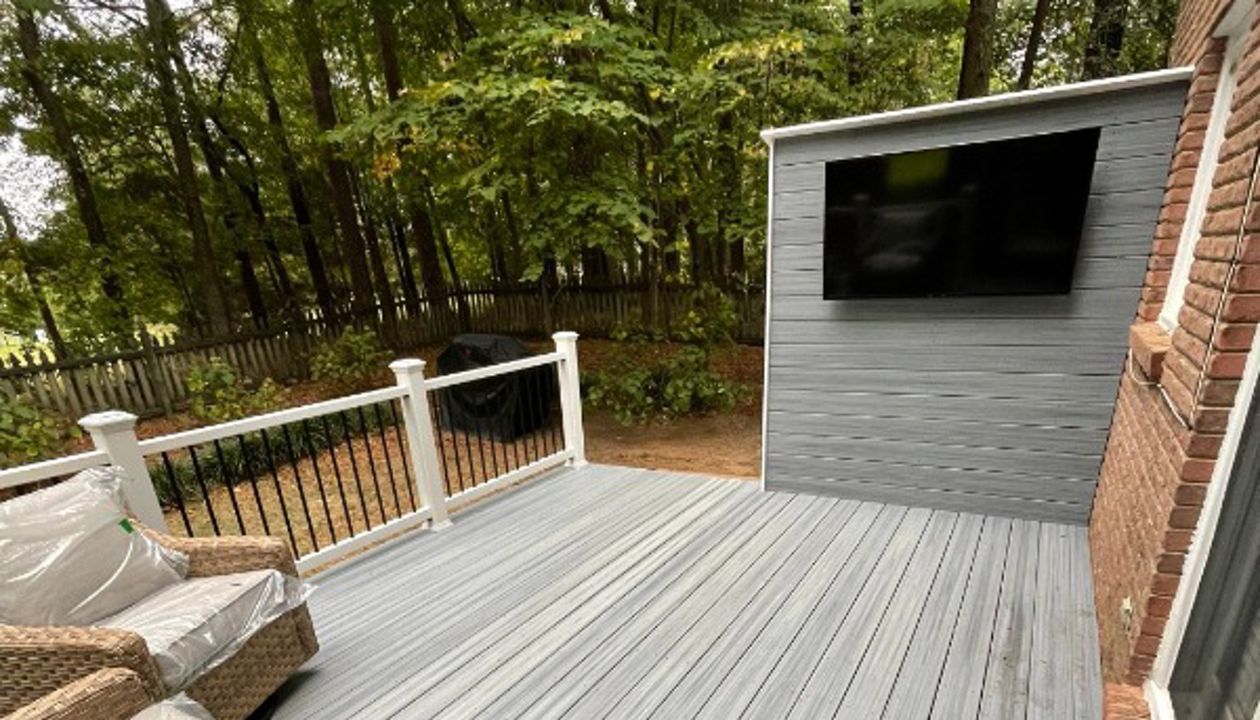 Trex enhanced foggy warf with Trex Select railing