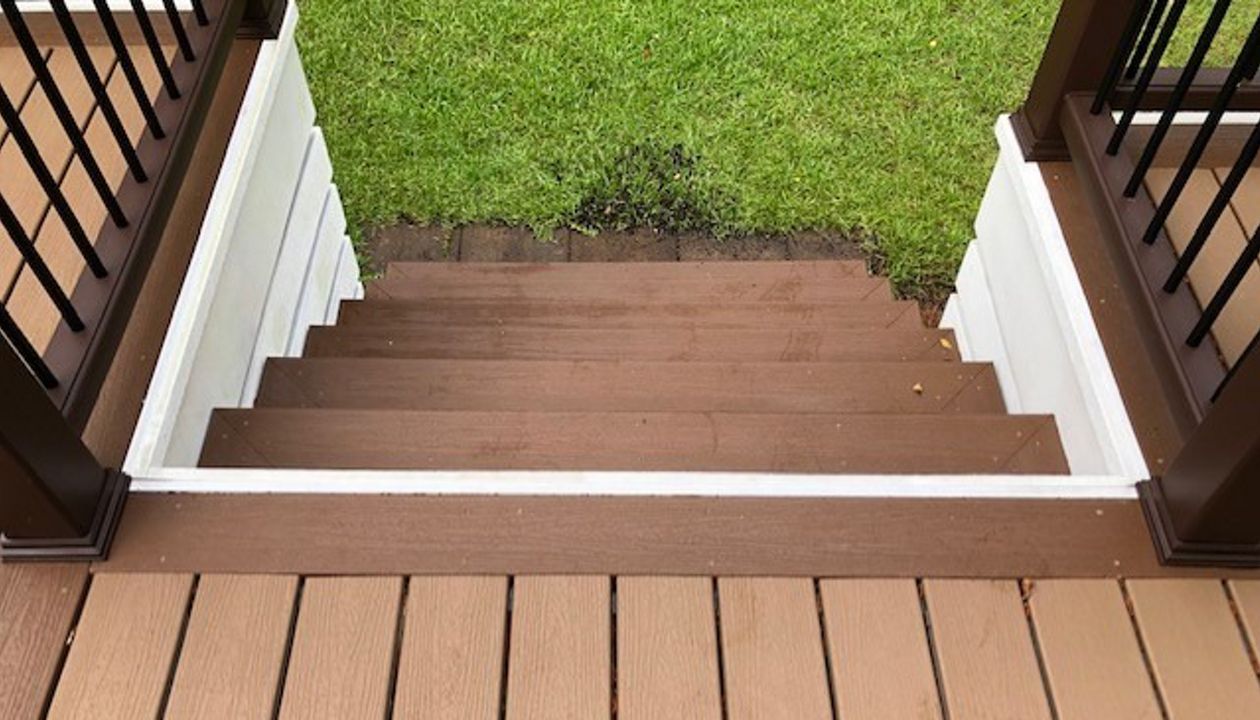 Trex Enhance Basics Saddle picture framing the Trex Enhance Basics Beach Dune color is a great combo