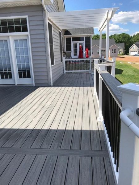 Trex Transcend Island Mist with feature boards and cockatil railing cap