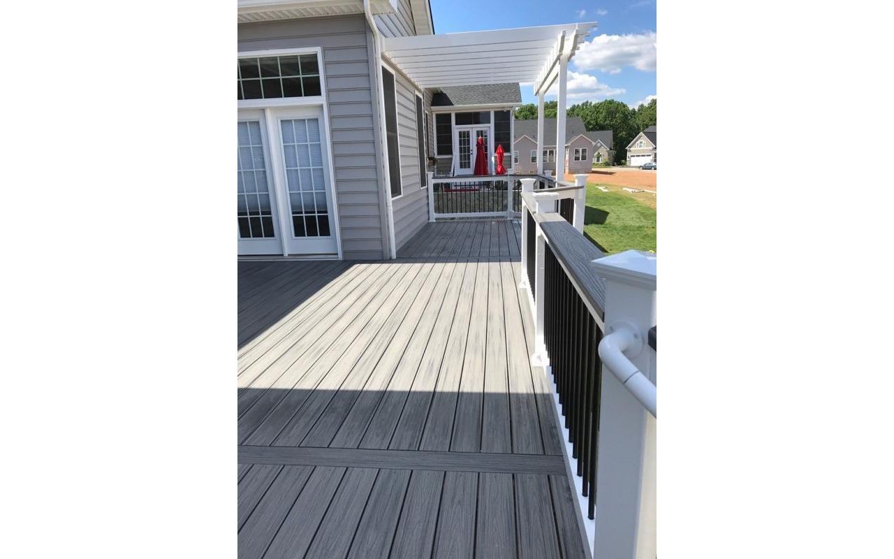 Trex Transcend Island Mist with feature boards and cockatil railing cap
