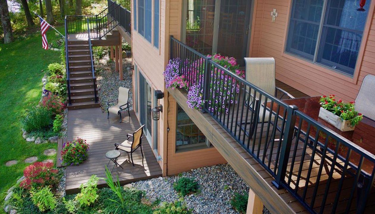 Trasncend decking and Signature railing.