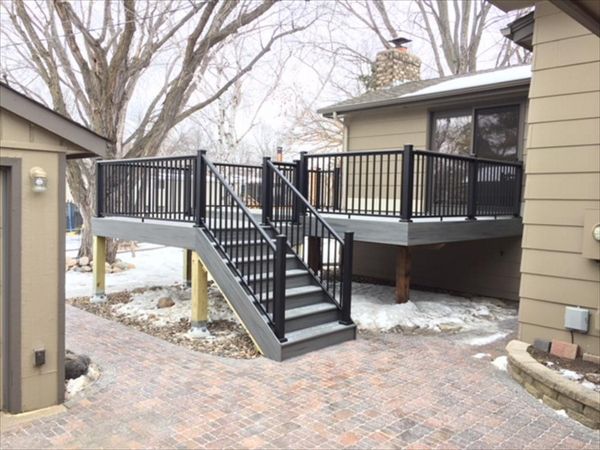 New Hope, MN deck with Trex Island Mist Decking