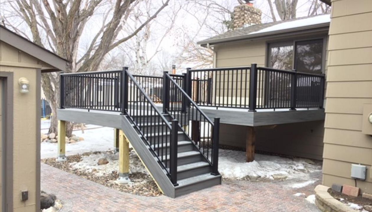 New Hope, MN deck with Trex Island Mist Decking