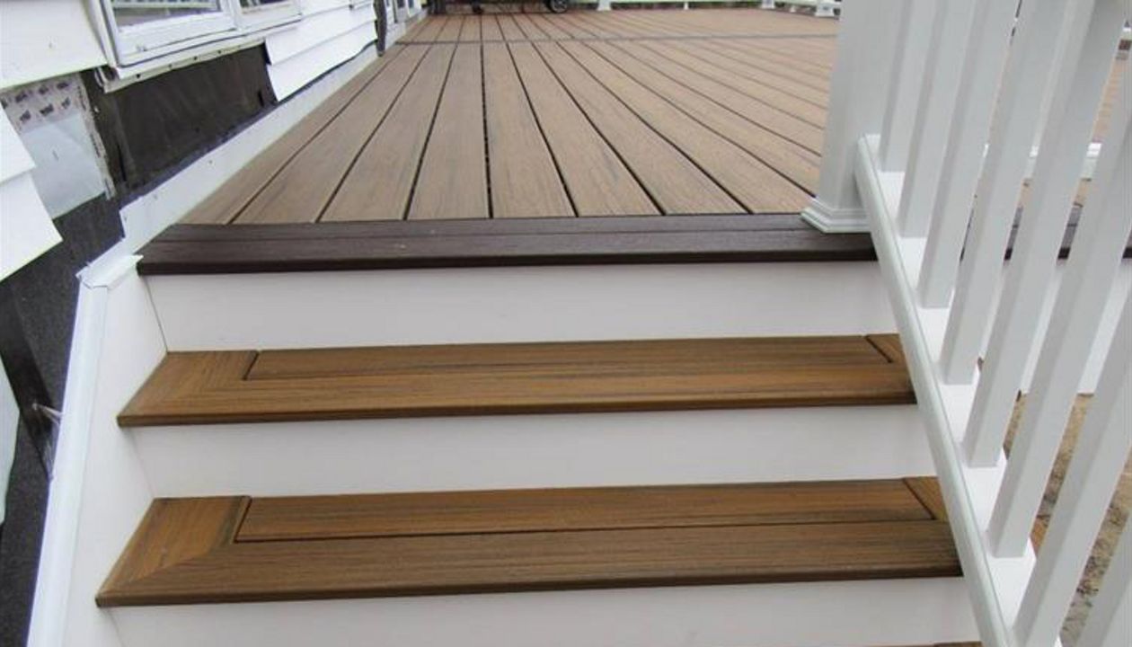 Trex Transcend Tropicals Havana Gold and perimeter Trex Earth Tones Vintage Lantern