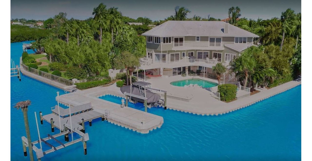 Magnificent seawall and dock complimented with Trex decking, the decking of choice.with