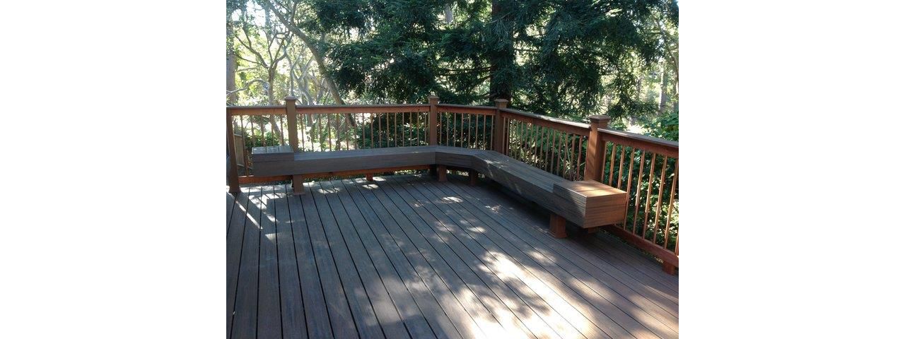 Trex deck with bench