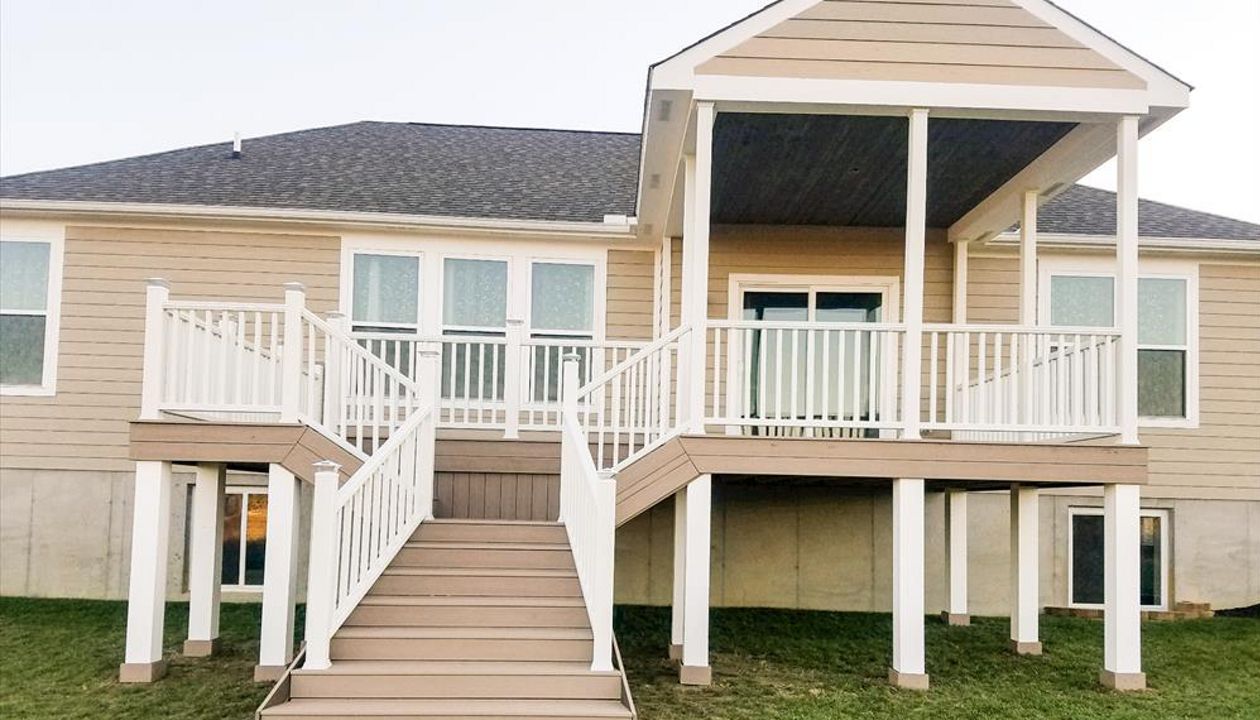 Trex Transcend Rope Swing decking, Transcend Classic White composite railing