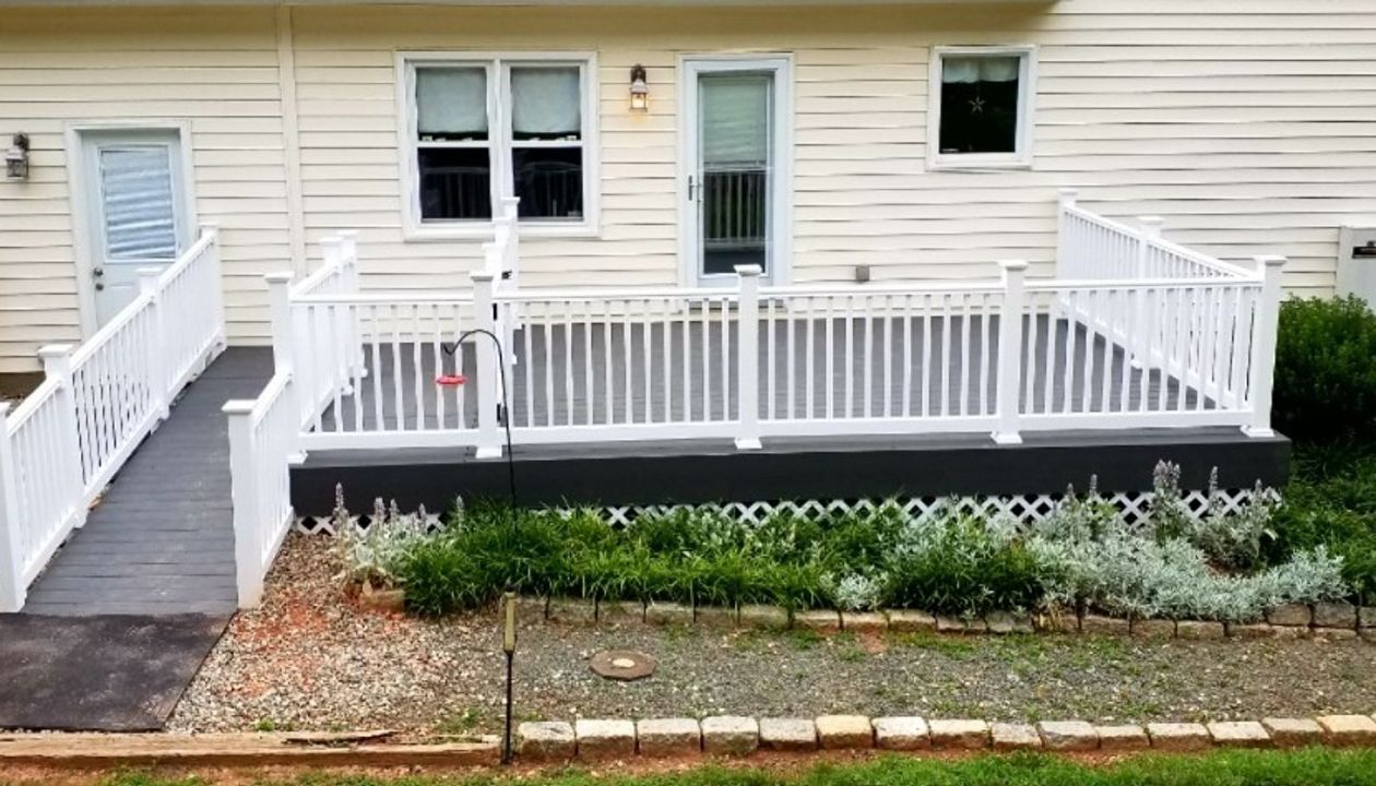 Trex Enahnce Clam Shell deck with ramp