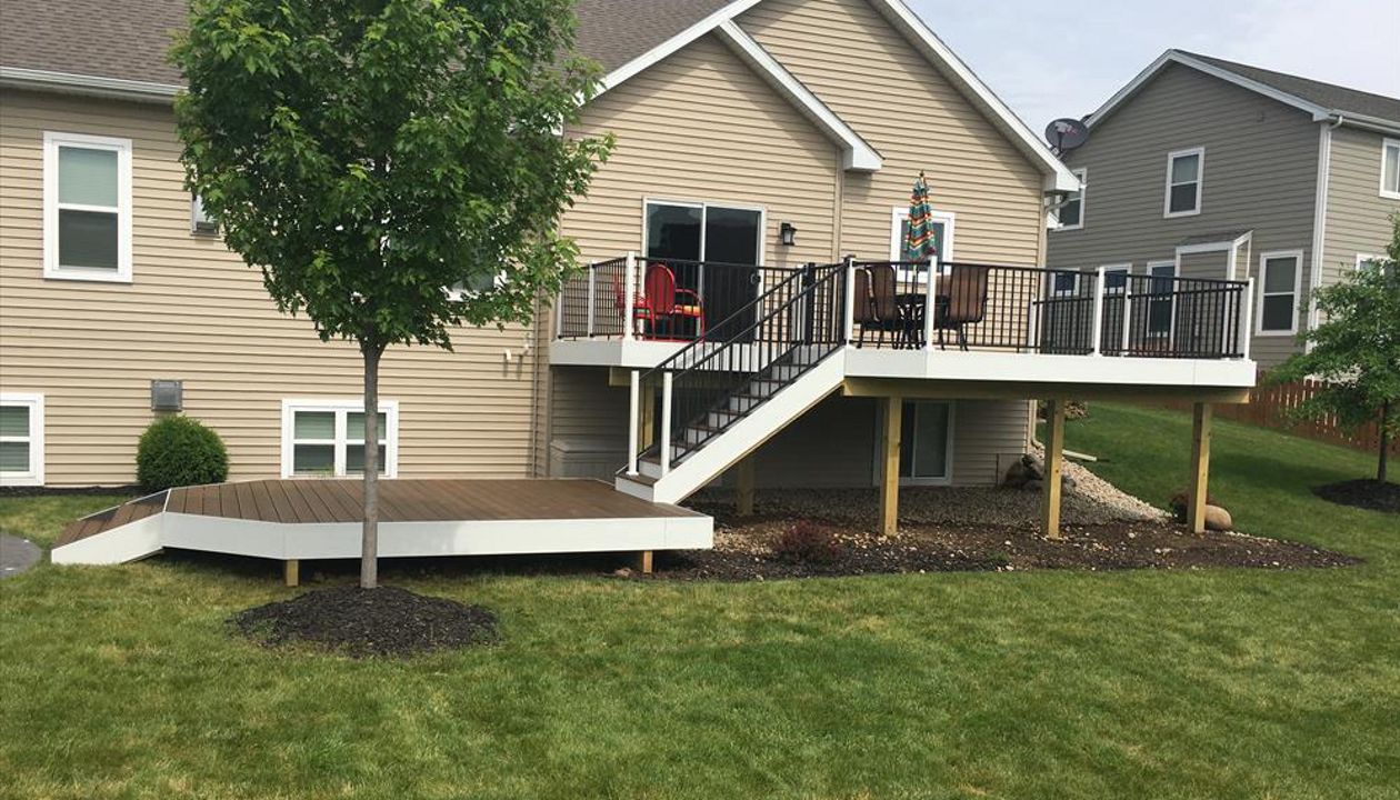 TREX TRANSCEND DECKING (SPICED RUM & WHITE)