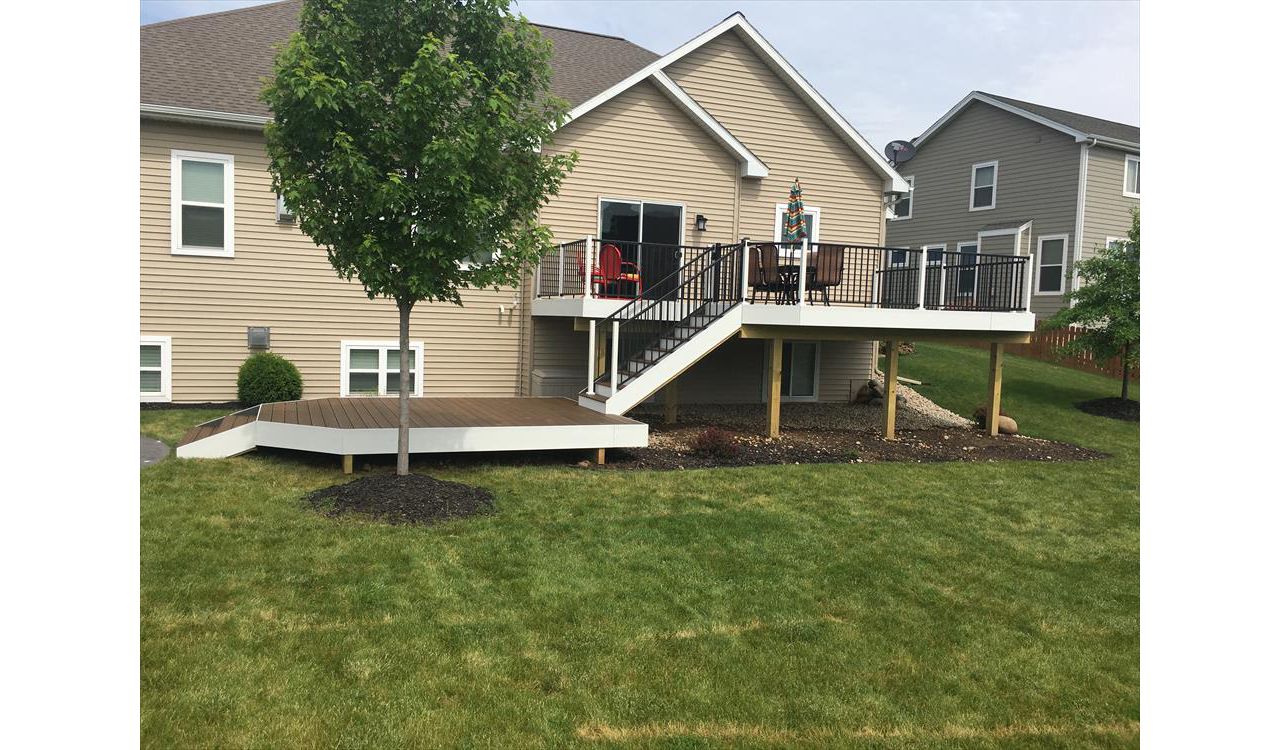 TREX TRANSCEND DECKING (SPICED RUM & WHITE)