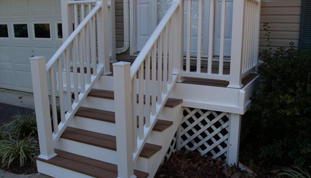 Front Deck With Trex Accents/White Trim