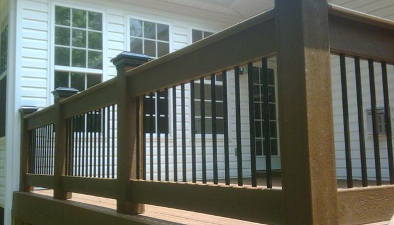 Custom Trex Transcend railing in Fire Pit