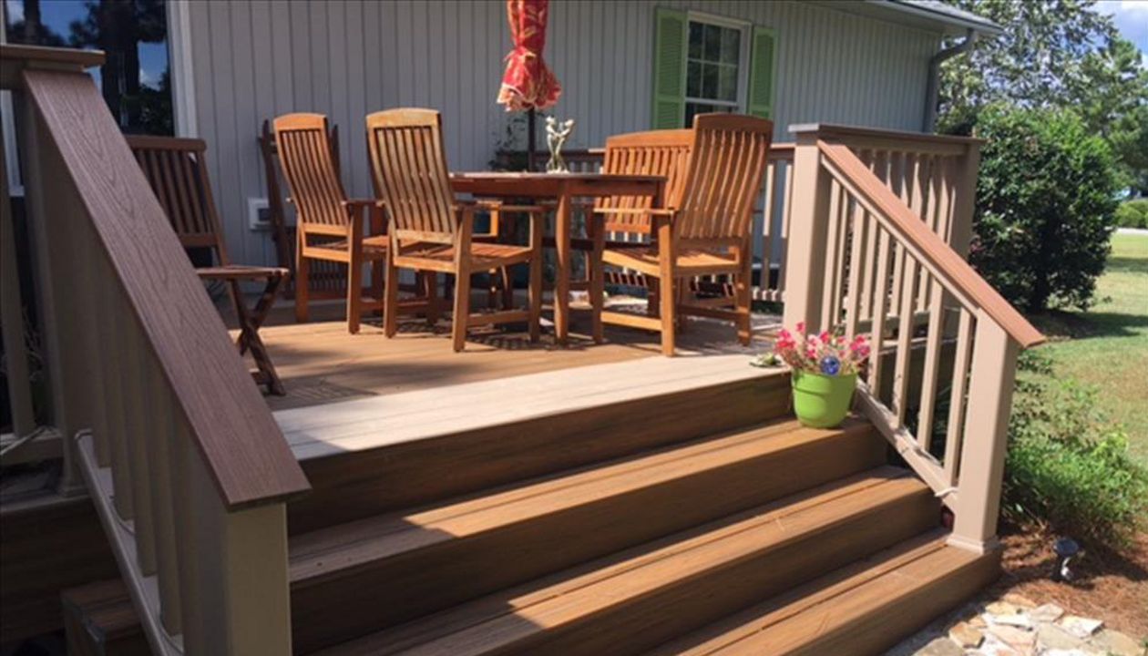 This great, wide set of Trex Transcend stairs is welcoming feature of this custom deck.