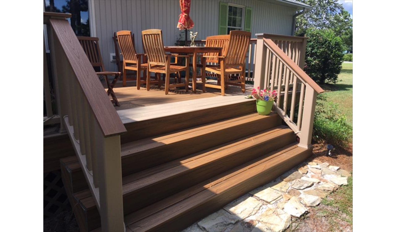 This great, wide set of Trex Transcend stairs is welcoming feature of this custom deck.