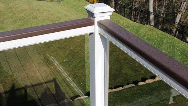 Trex decking in Spiced Rum with Trex railing - Eden Prairie