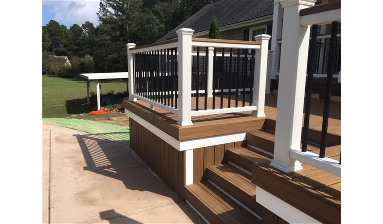 Trex Transcend Havana Gold fascia board finishes off these stairs to the pool area perfectly.