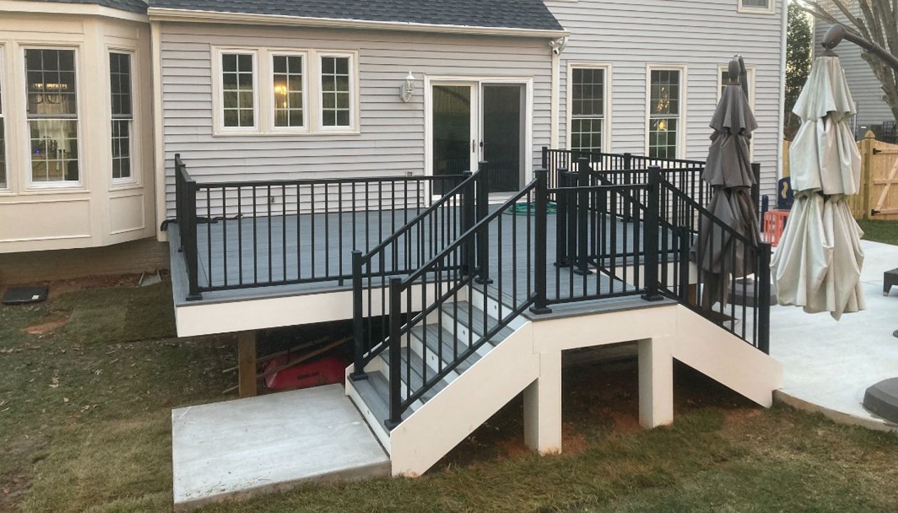 Trex Transcends Island Mist decking with Trex Signature Charcoal Black Railing