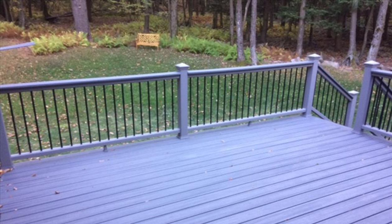 Trex Transcend deck and rail in Split Rock PA. Island Mist Deck and Gravel Path Railings