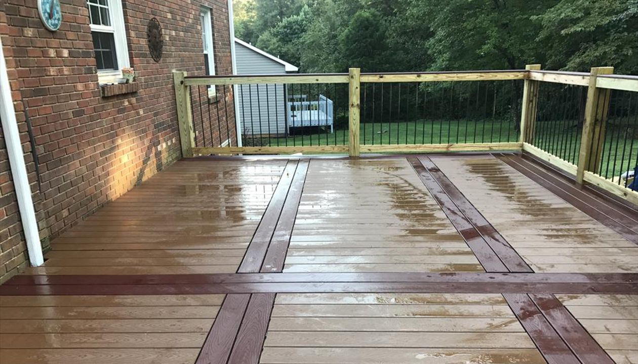Trex Select Saddle decking with Madeira feature boards looks great on this brick home