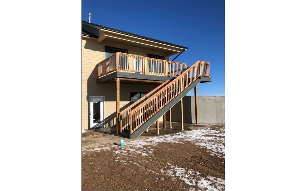 12'x20' Trex deck with Trex Enhance Calm Shell decking.